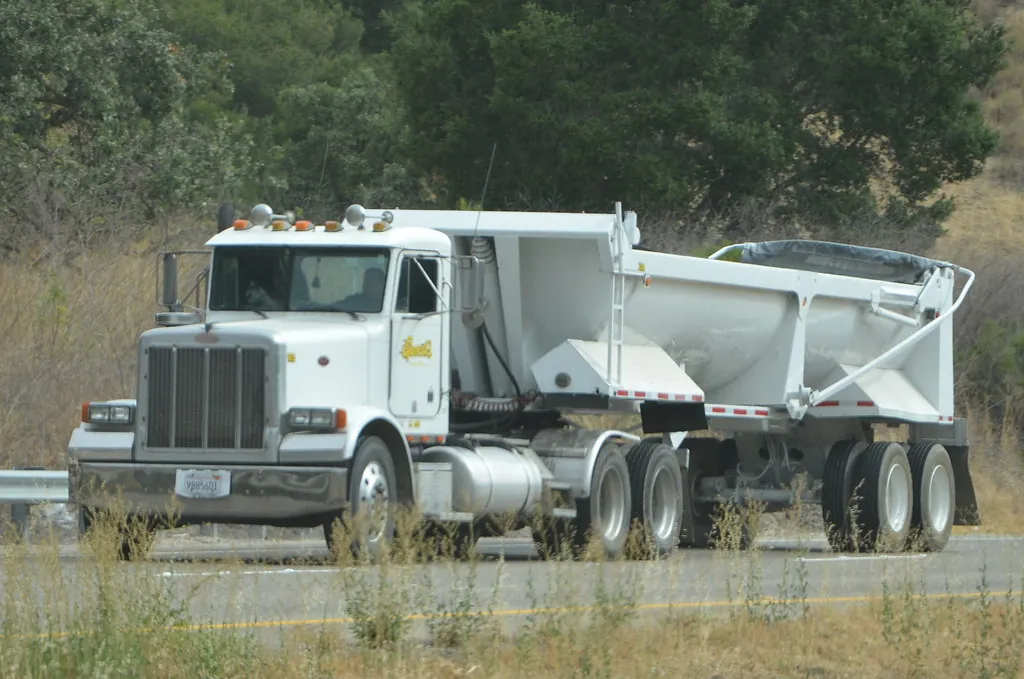 End dump truck and trailer